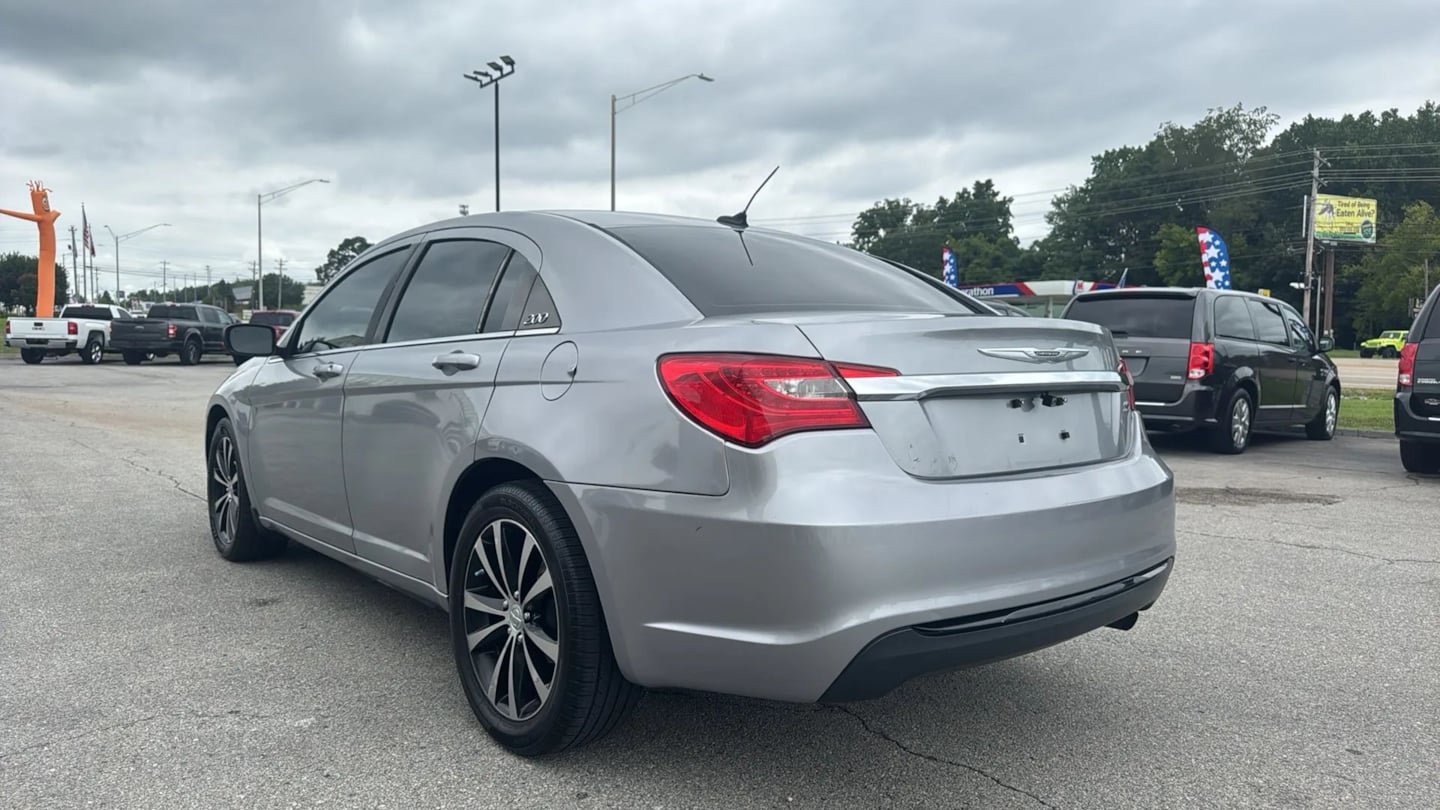 Used 2013 Chrysler 200 Touring w/ S Exterior Appearance Pkg FWD image 3