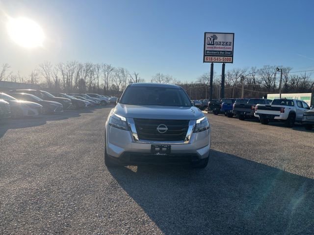 Used 2025 Nissan Pathfinder SV image 10