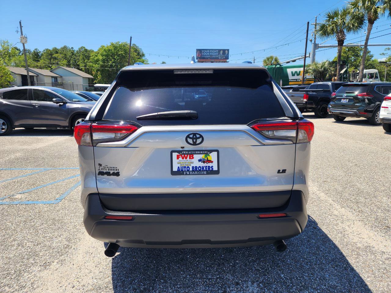 Used 2021 Toyota RAV4 LE FWD image 4