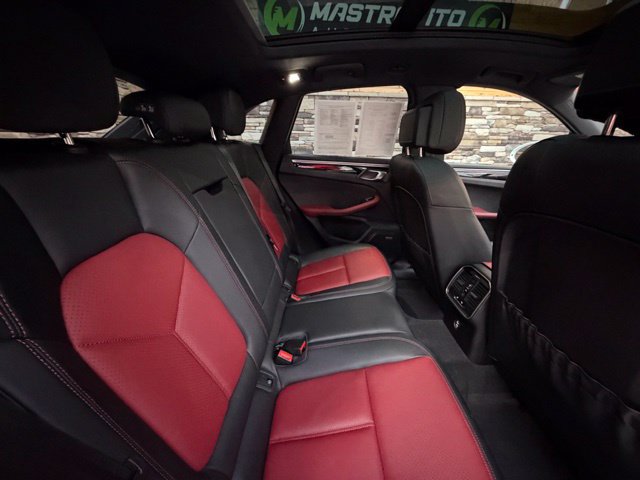Used 2022 Porsche Macan AWD/4WD image 38