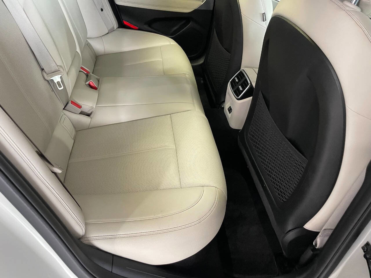 Used 2024 Genesis G70 2.5T image 23