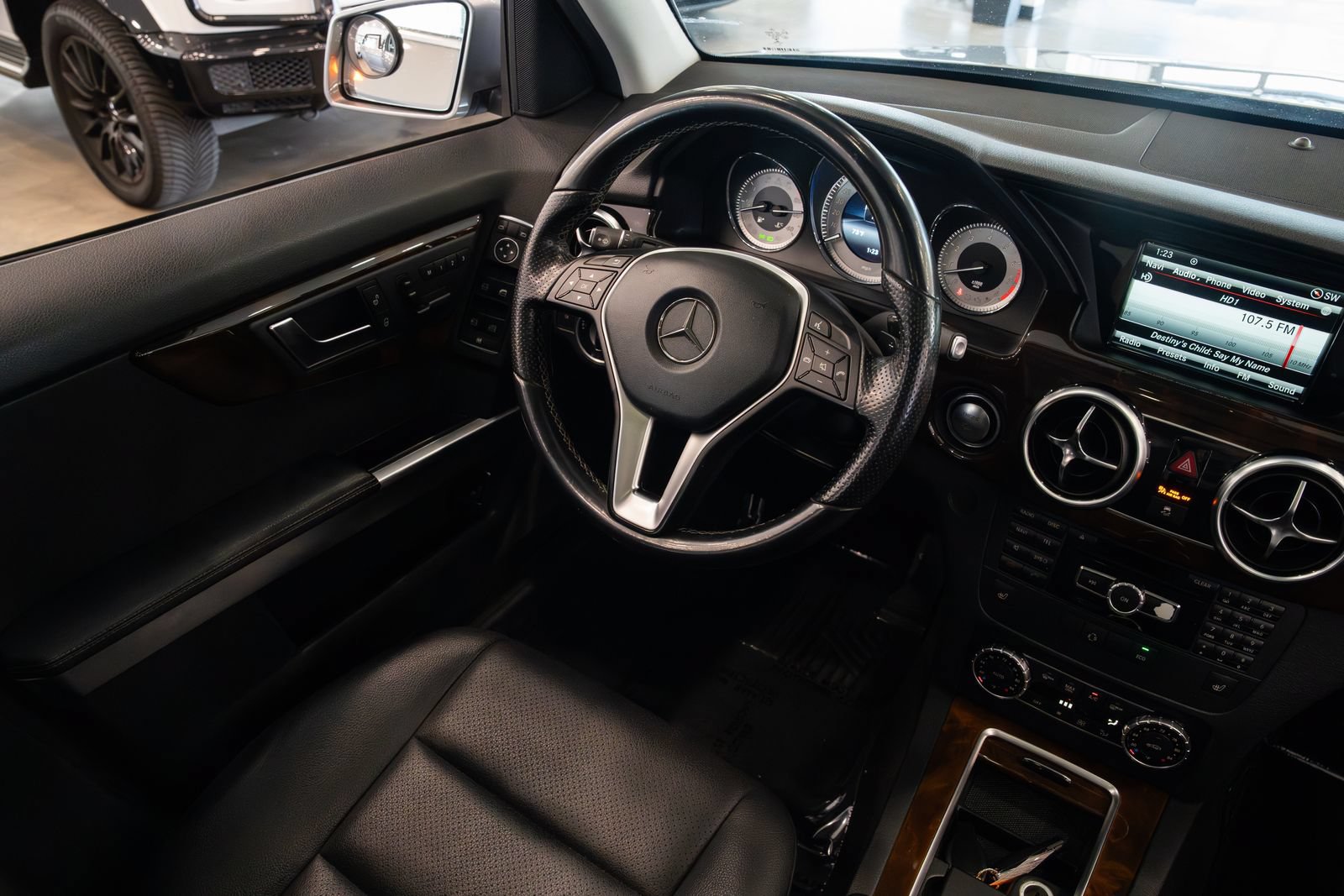 Used 2015 Mercedes-Benz GLK 350 4MATIC image 10