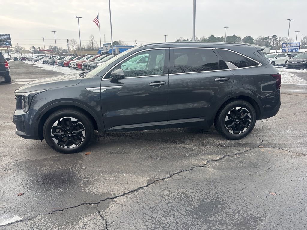 Used 2024 Kia Sorento S image 5