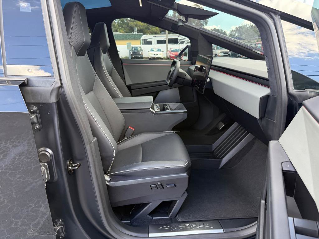 Used 2024 Tesla Cybertruck AWD Crew Cab image 16