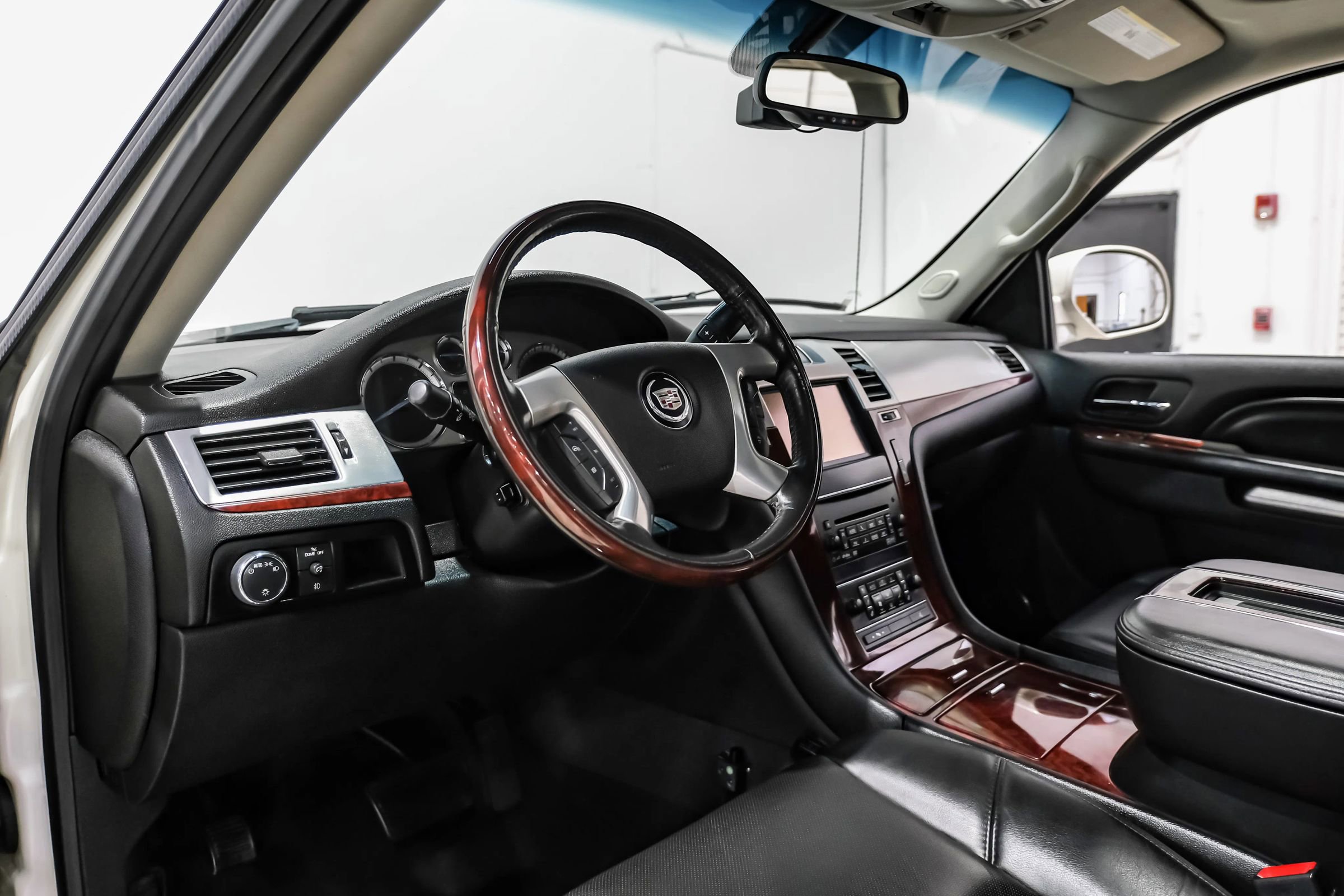 Used 2013 Cadillac Escalade EXT Premium AWD/4WD image 16