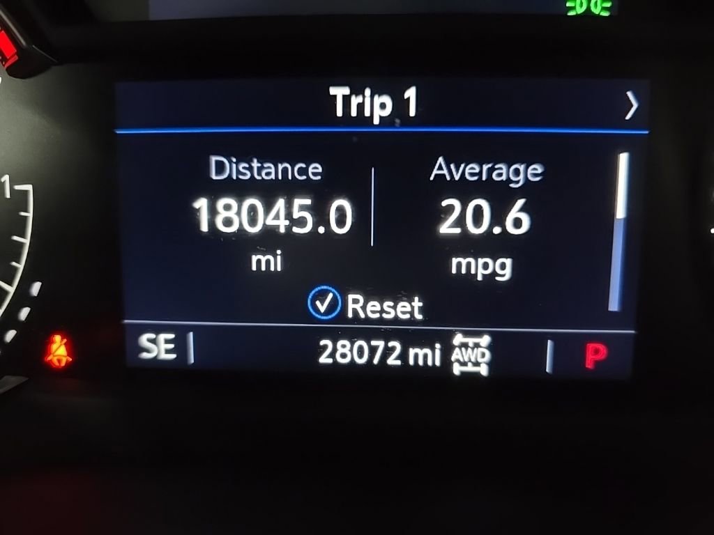 Used 2023 Cadillac XT4 Luxury w/ Cold Weather Package image 23