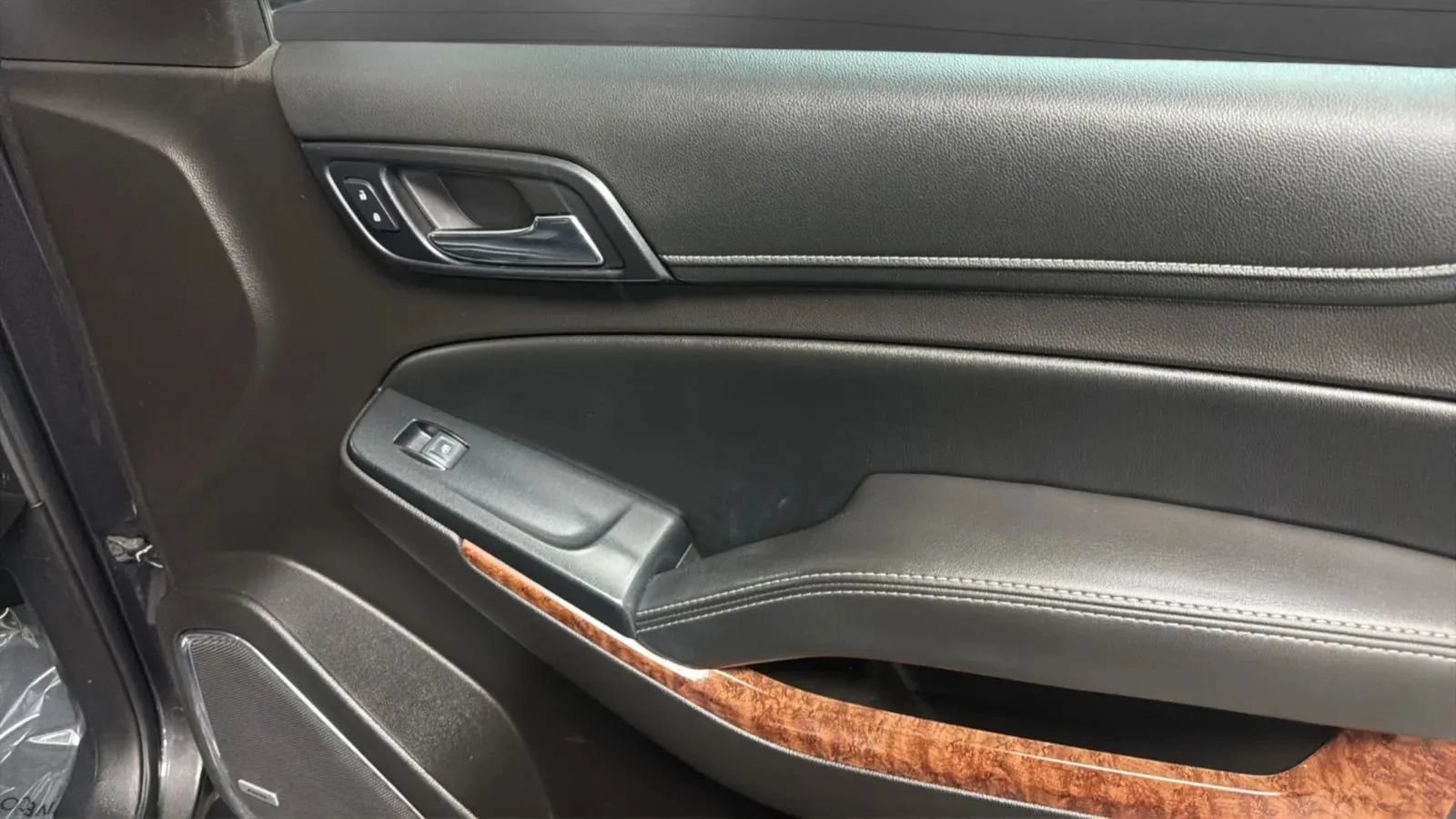 Used 2017 Chevrolet Suburban Premier RWD image 18