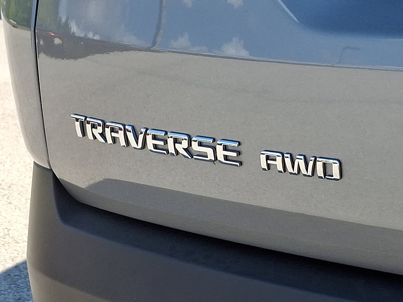 Used 2023 Chevrolet Traverse LT w/ Rear Camera Mirror Package image 30