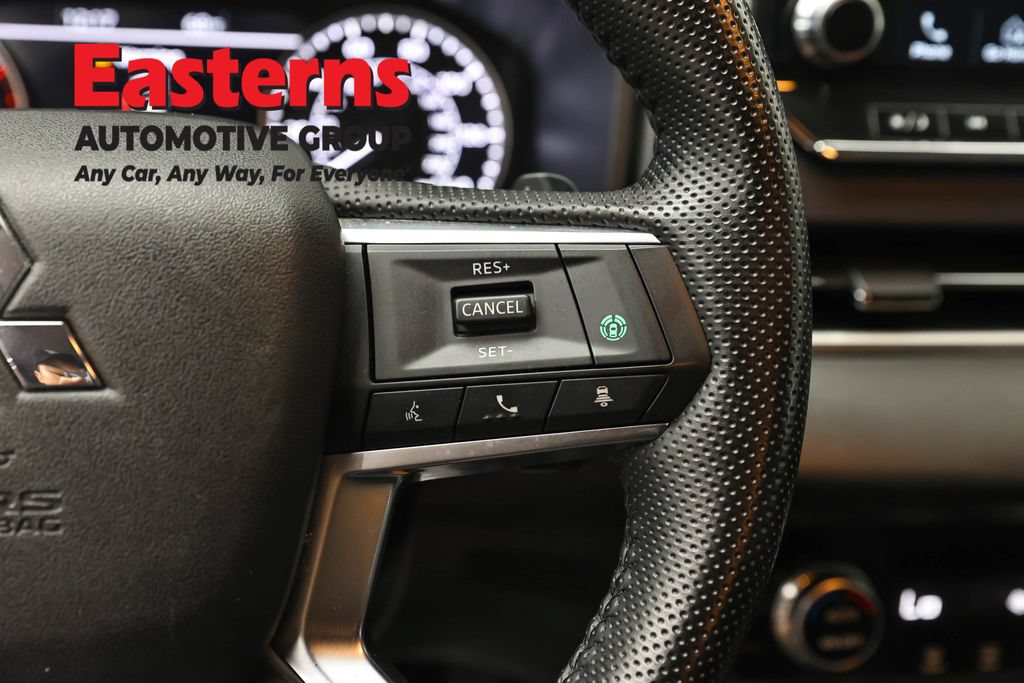 Used 2024 Mitsubishi Outlander SE AWD/4WD image 16