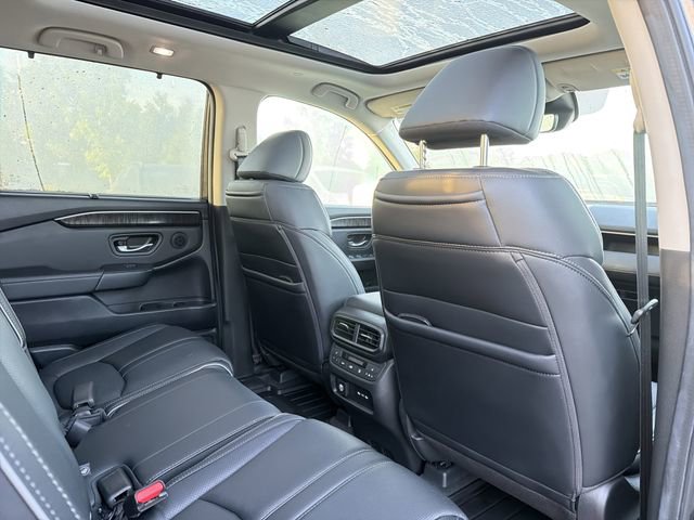 Used 2025 Honda Pilot Elite image 23