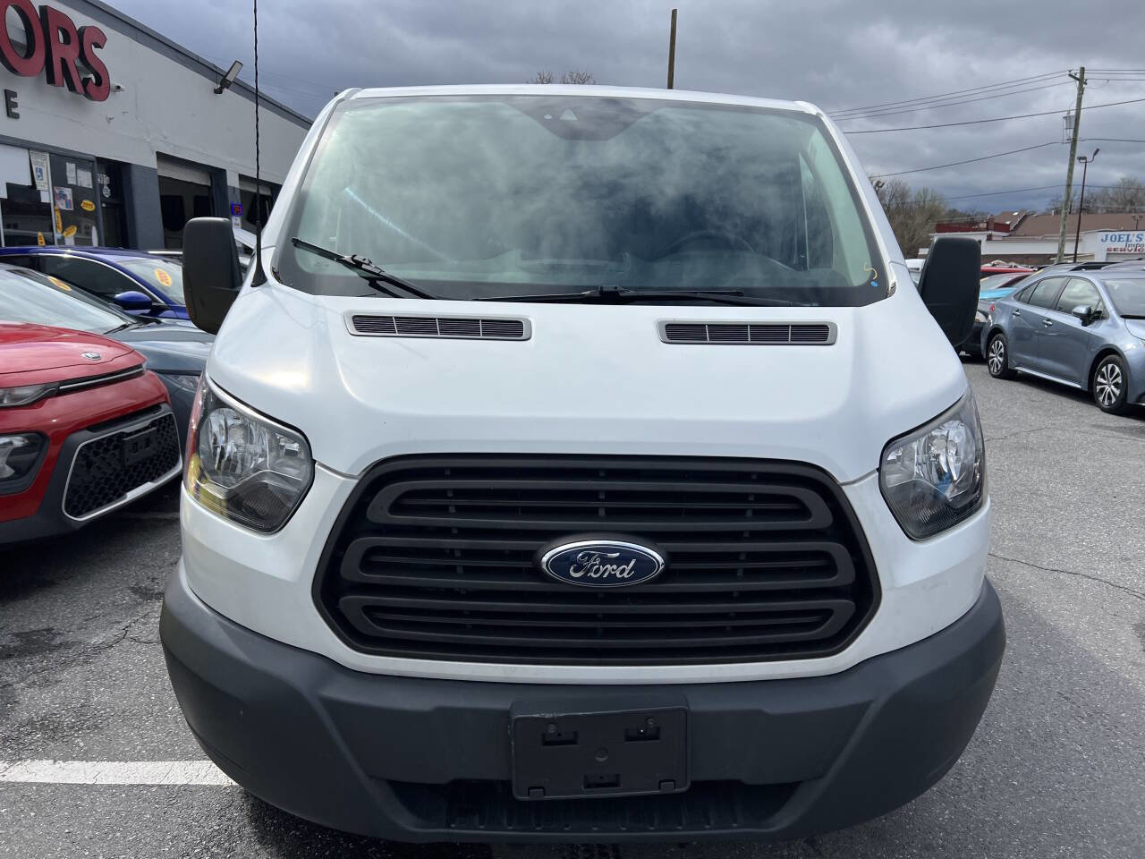 Used 2018 Ford Transit 150 148 Low Roof RWD image 2