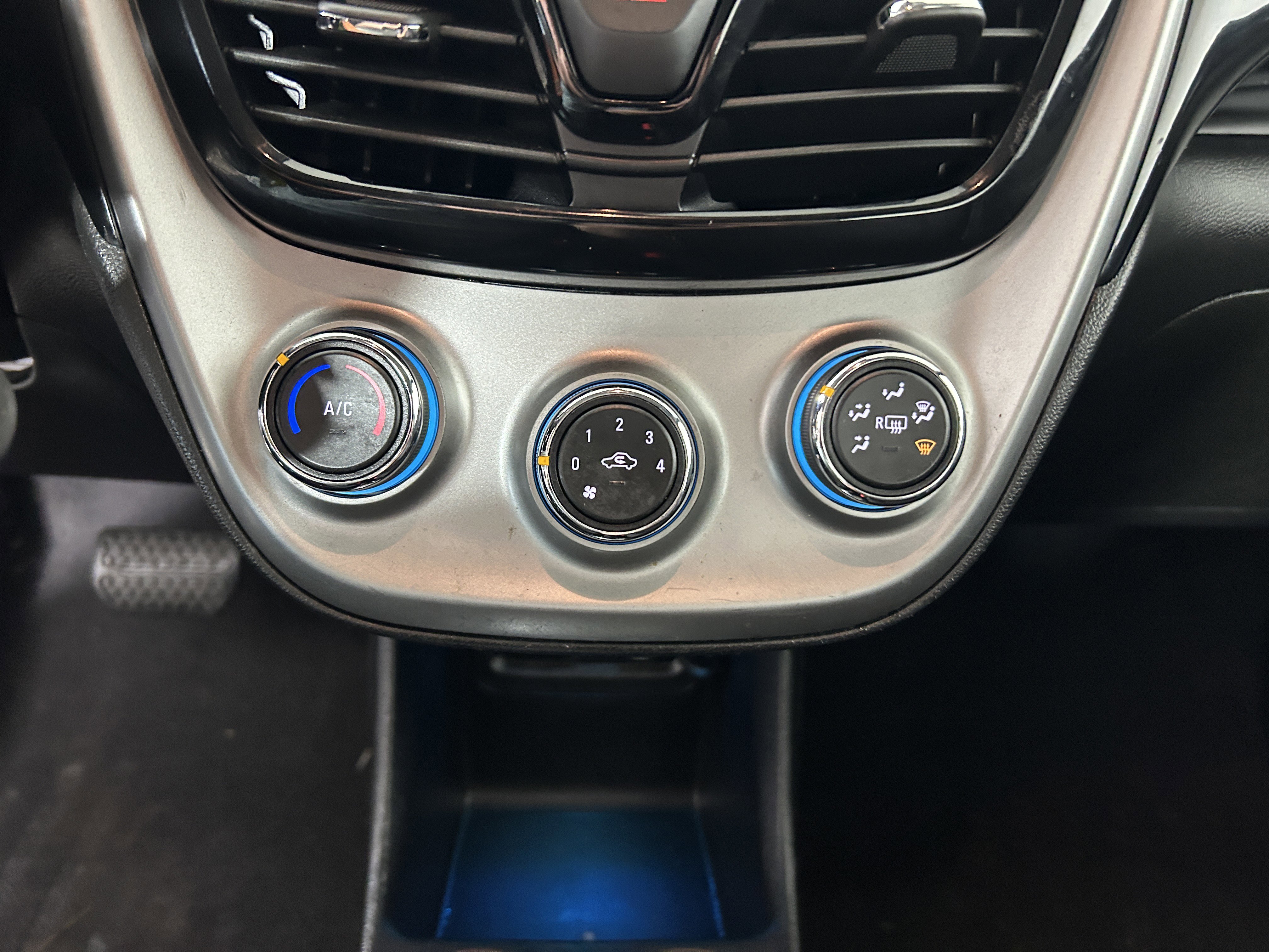 Used 2016 Chevrolet Spark LT image 22