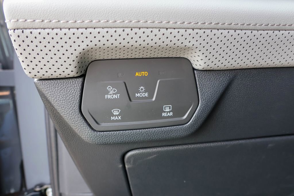 New 2025 Volkswagen Atlas Peak Edition SE image 24