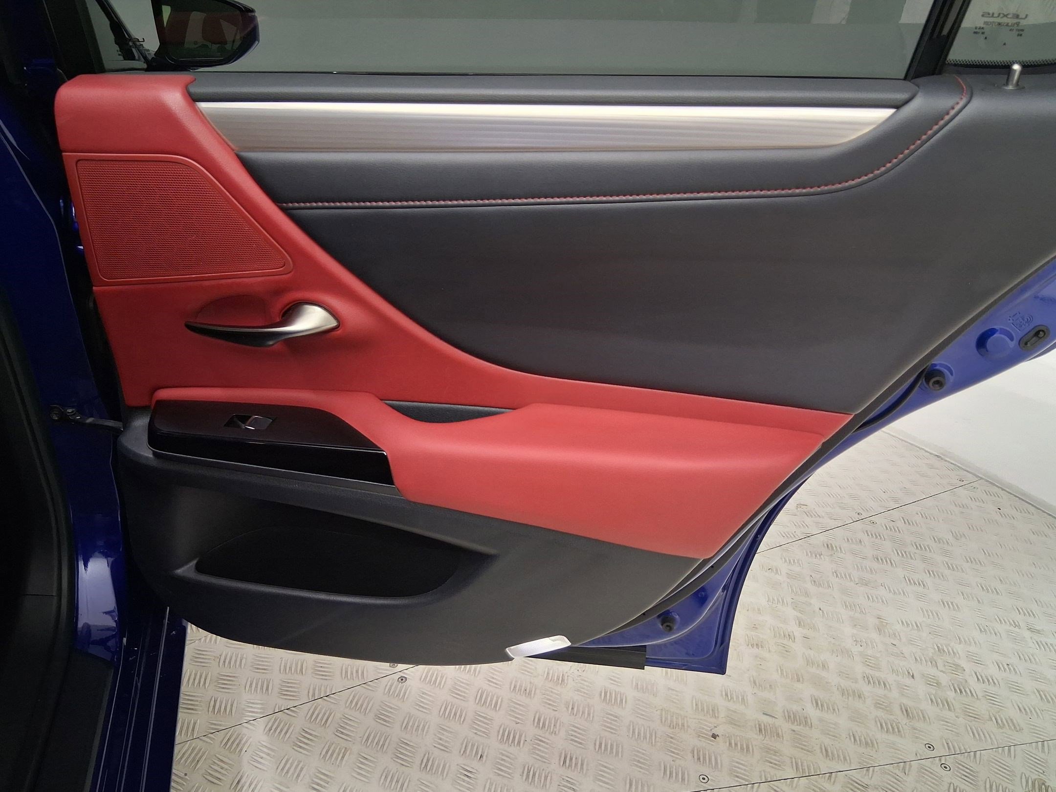 Used 2023 Lexus ES 300h F Sport image 30