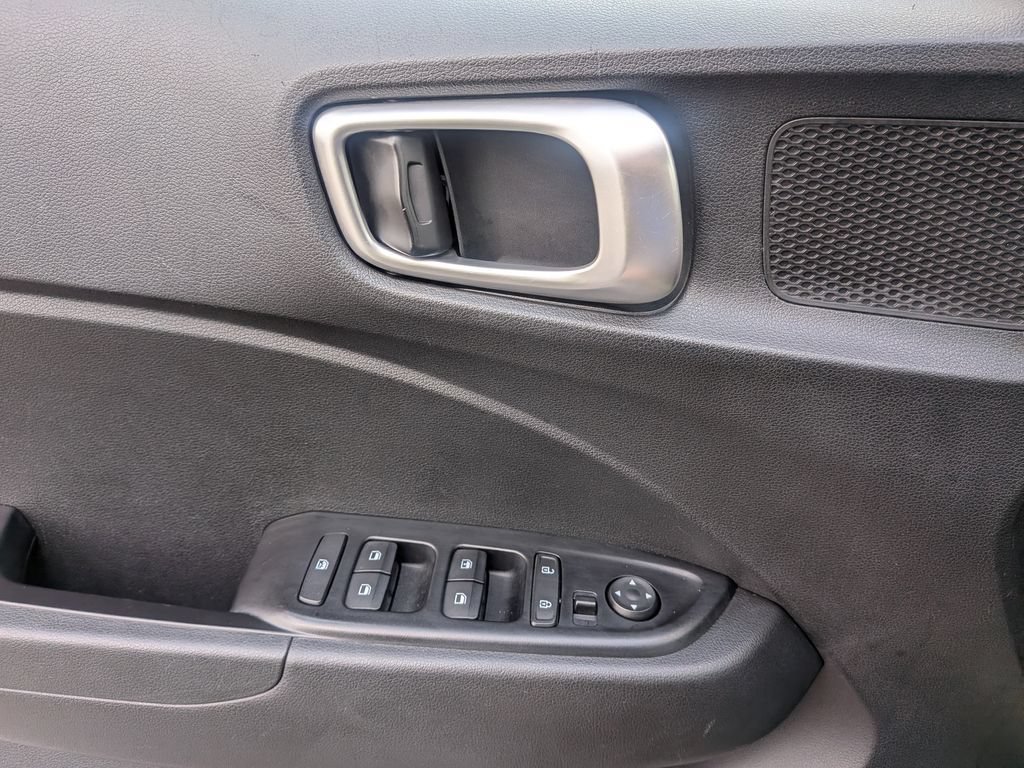 Used 2020 Hyundai Venue SE FWD image 28