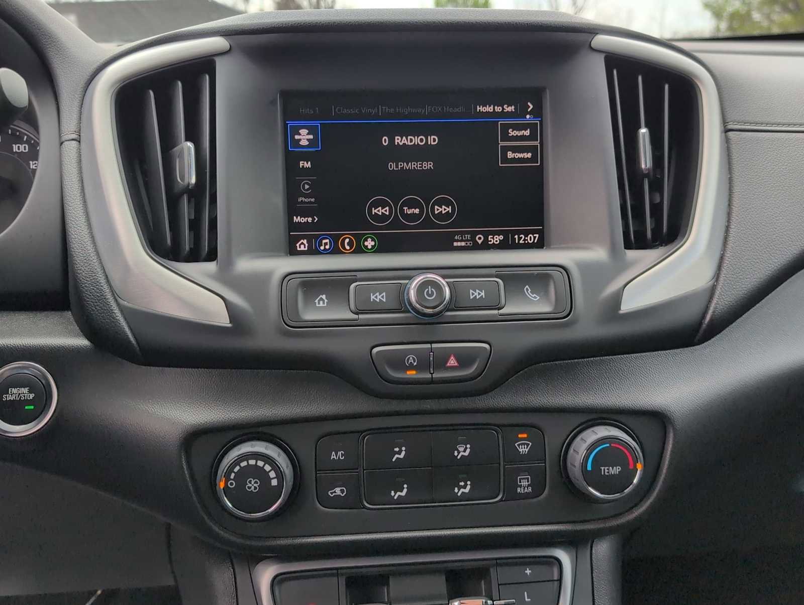 Used 2024 GMC Terrain SLE image 28