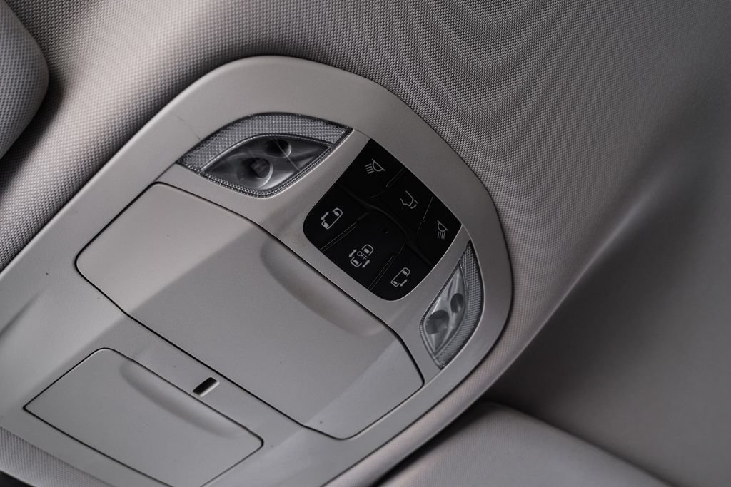 Used 2021 Chrysler Pacifica Touring-L FWD image 28