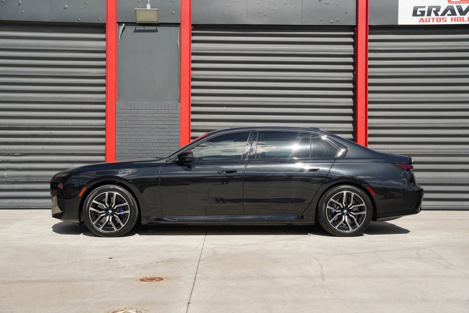 Used 2023 BMW i7 xDrive60 w/ Executive Package 2 AWD/4WD image 5