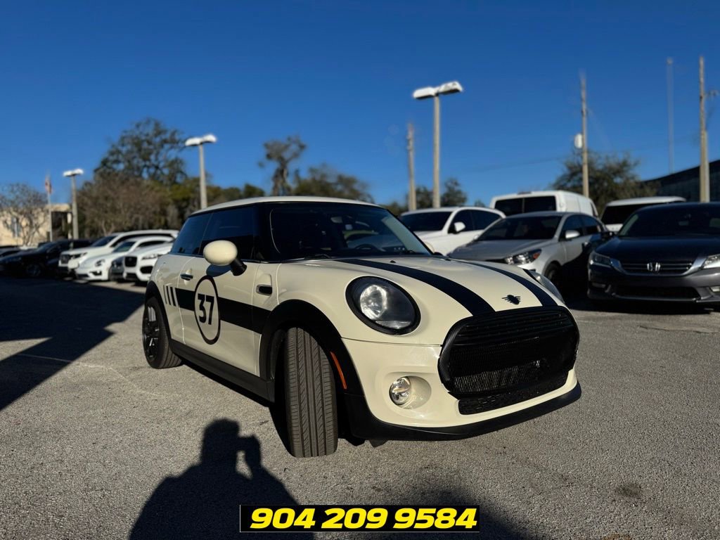 Used 2019 MINI Cooper 2-Door Hardtop w/ Signature Upholstery Package FWD image 2