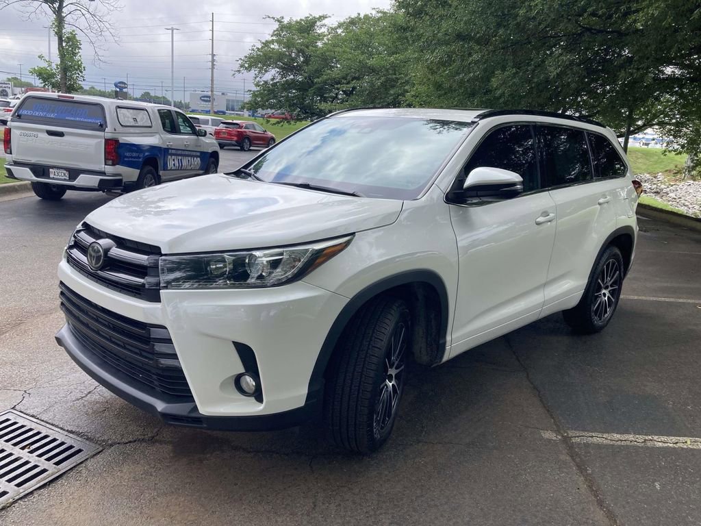 Used 2018 Toyota Highlander SE FWD image 5