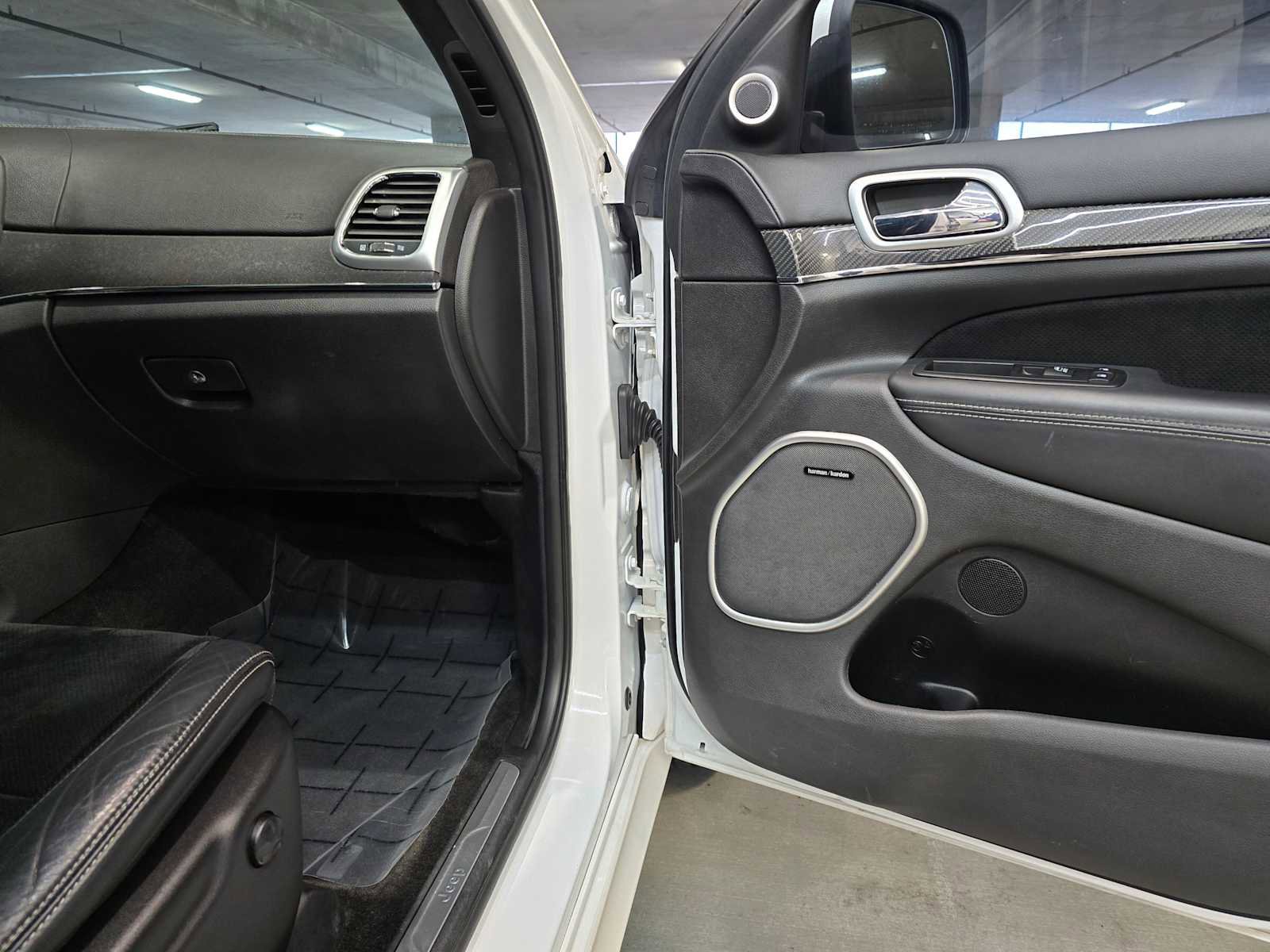 Used 2015 Jeep Grand Cherokee SRT w/ Luxury Group II image 32