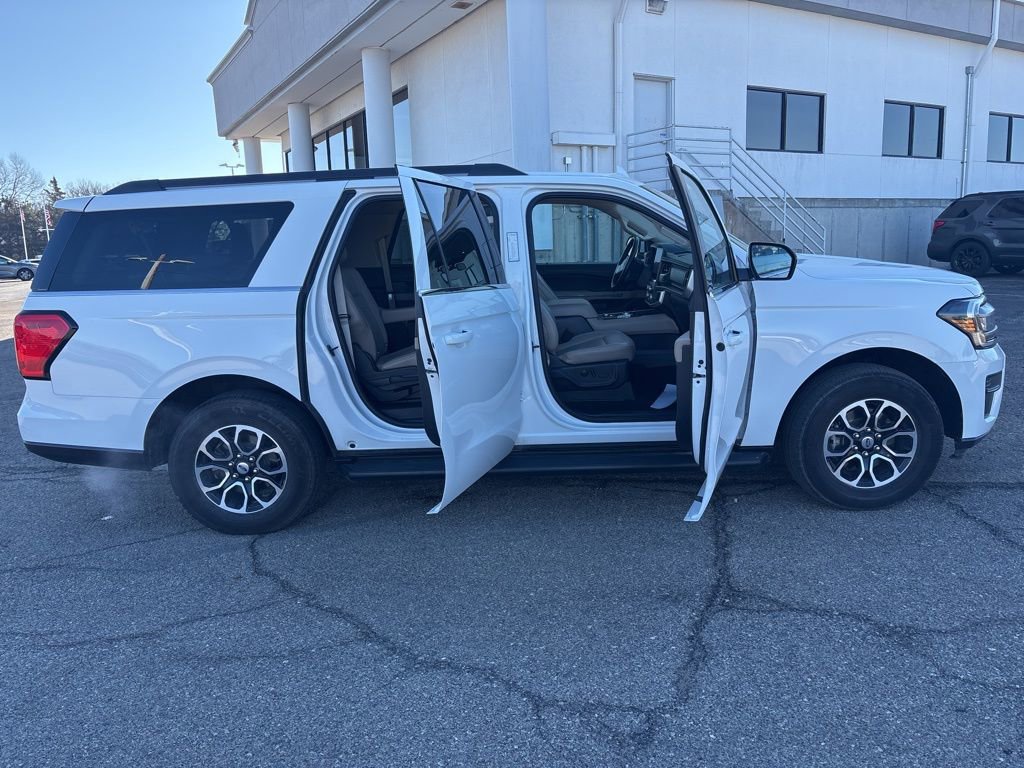 Used 2024 Ford Expedition Max XLT image 8