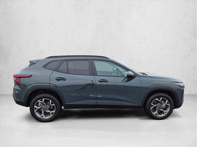Used 2025 Chevrolet Trax LT FWD image 4