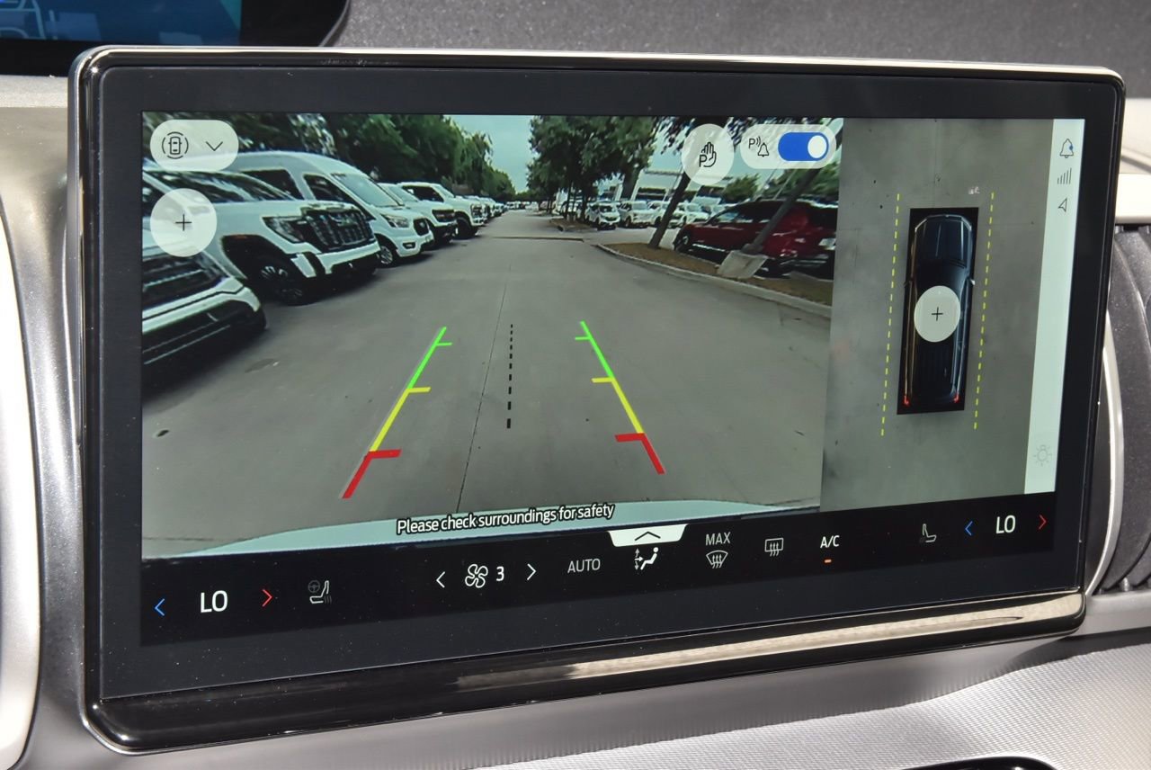 Certified 2025 Ford Expedition Active image 29