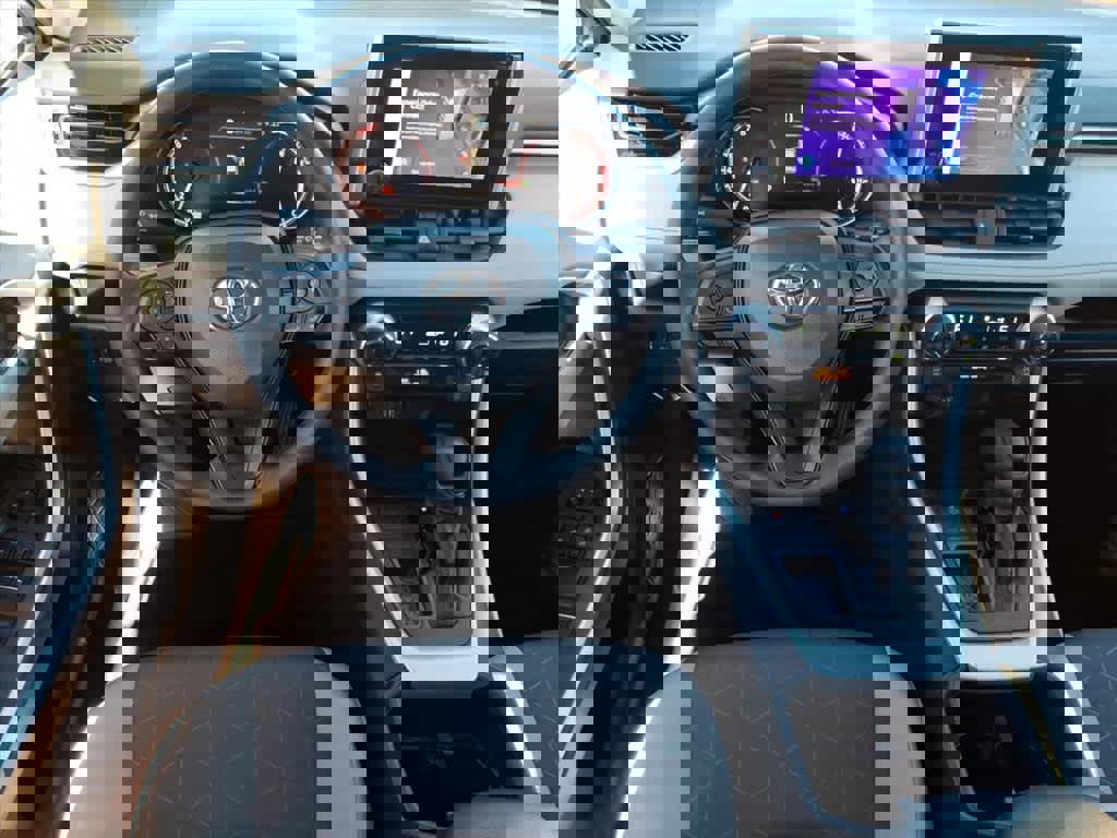 Used 2024 Toyota RAV4 XLE image 29