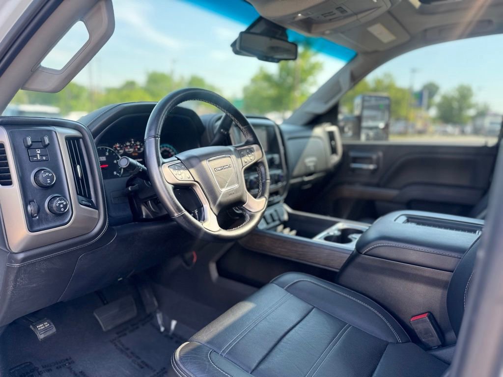 Used 2019 GMC Sierra 2500 Denali w/ Duramax Plus Package AWD/4WD image 13