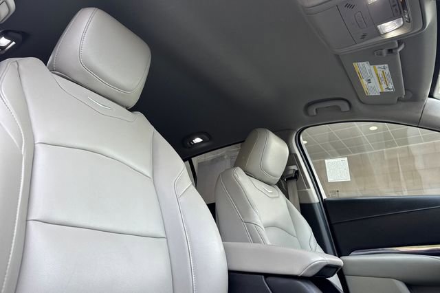 Certified 2023 Cadillac XT4 Luxury w/ Cold Weather Package image 17