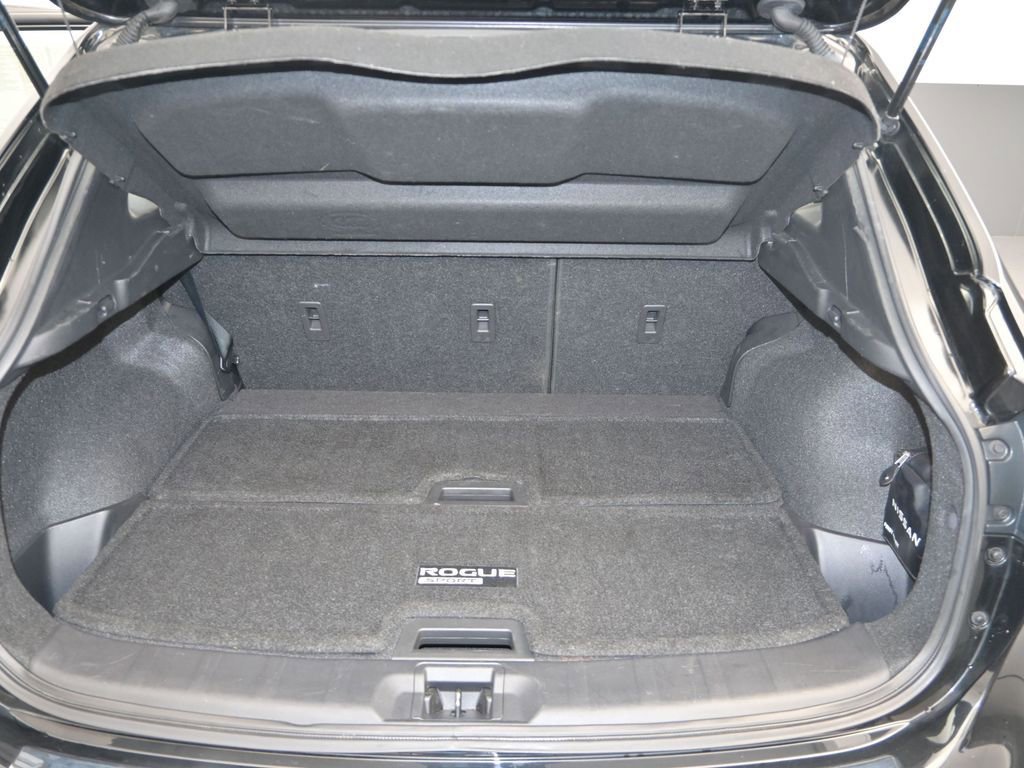 Used 2022 Nissan Rogue Sport SL w/ Premium Package image 11