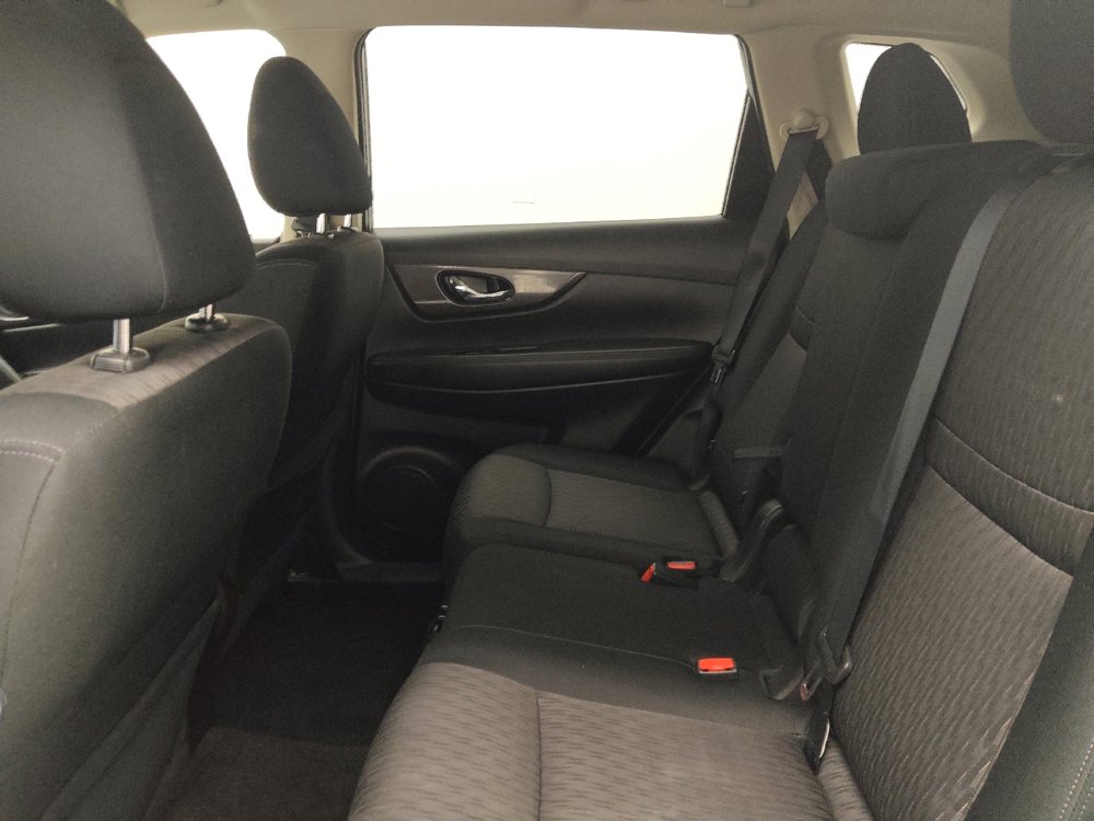 Used 2019 Nissan Rogue SV image 18