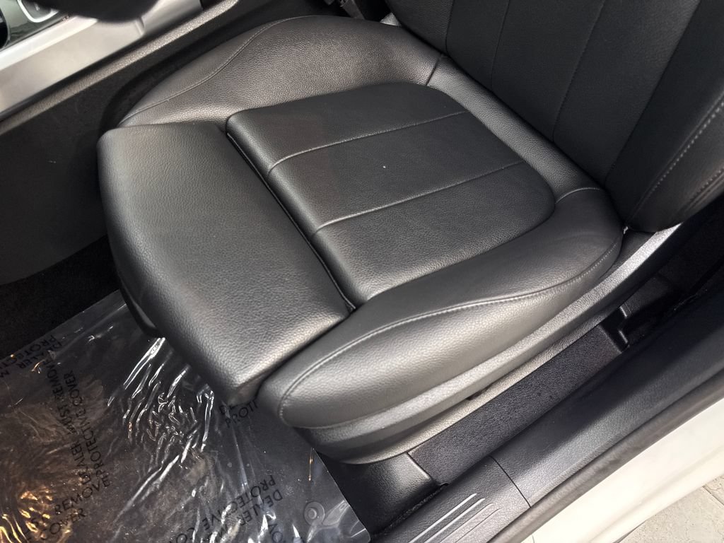 Used 2025 Mercedes-Benz GLB 250 w/ Exclusive Package image 27