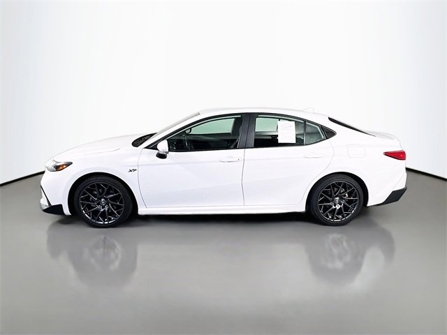 Used 2025 Toyota Camry SE image 4