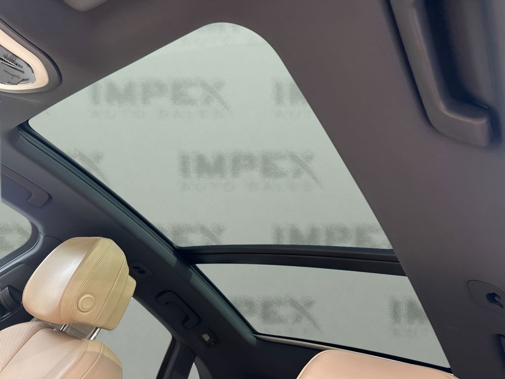 Used 2022 Porsche Macan image 12