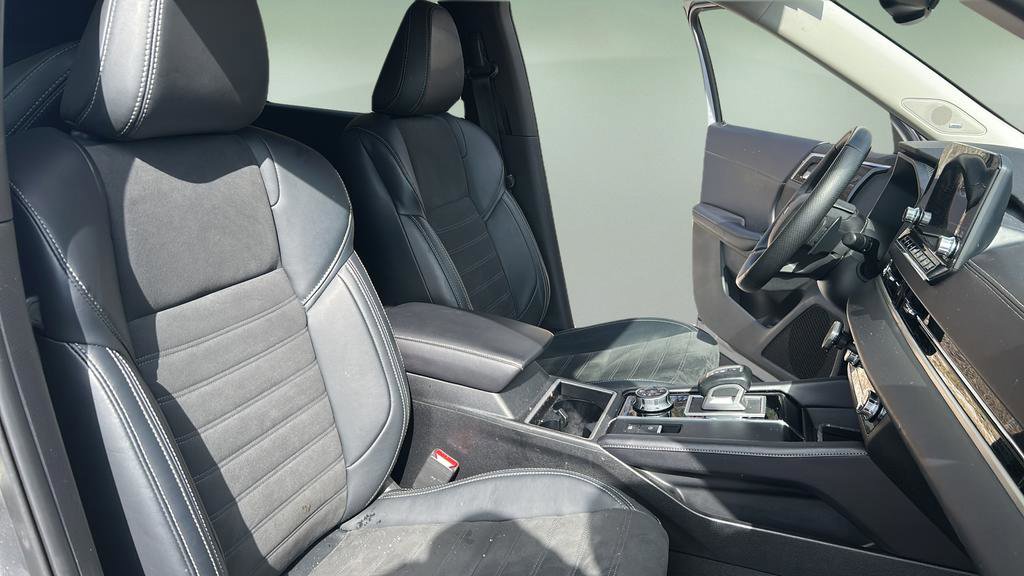 Used 2024 Mitsubishi Outlander SE image 15