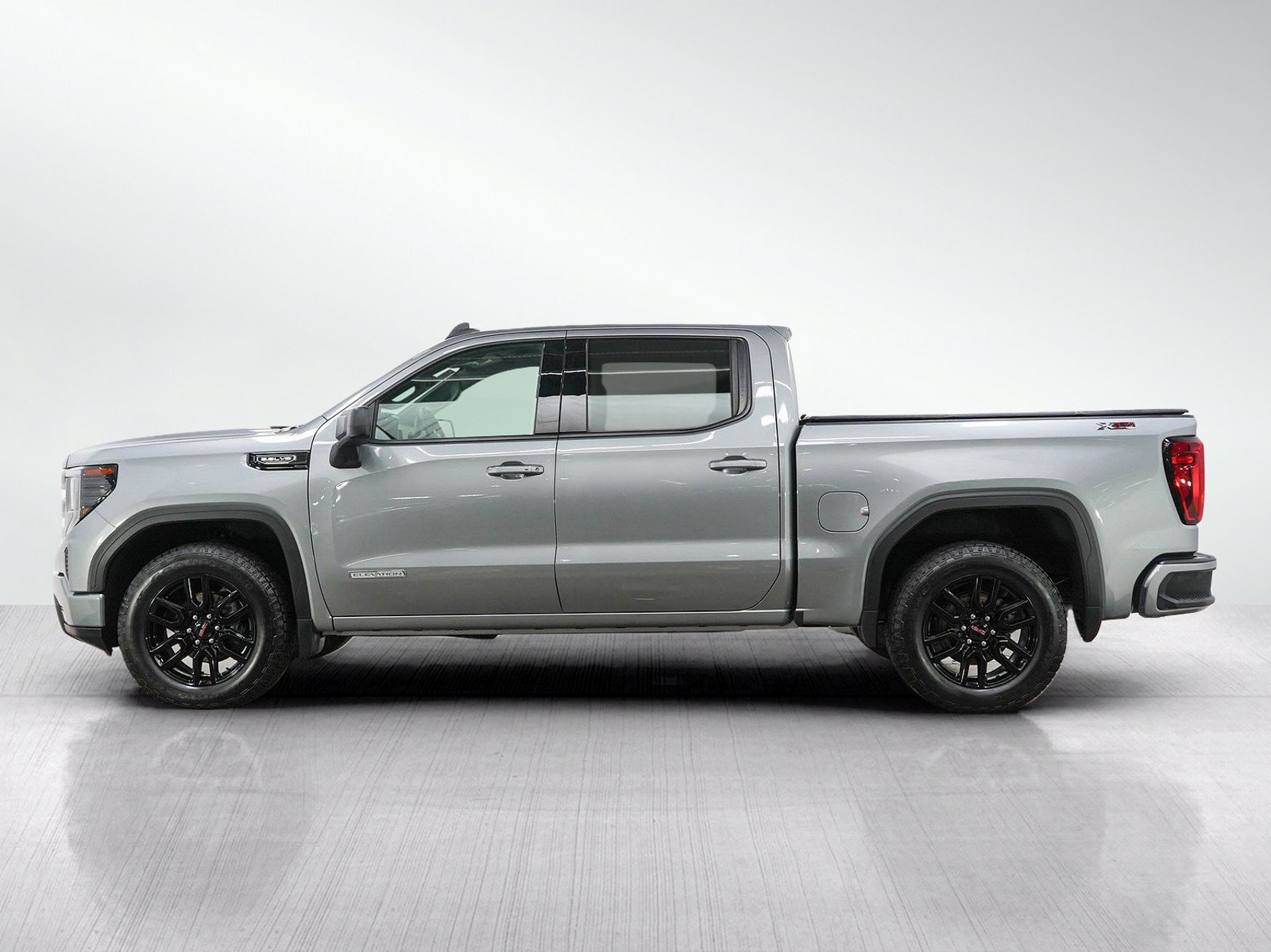 Used 2024 GMC Sierra 1500 Elevation AWD/4WD image 2
