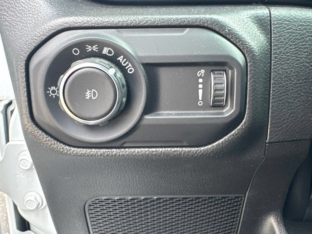 Used 2023 Jeep Wrangler Unlimited Sahara AWD/4WD image 41