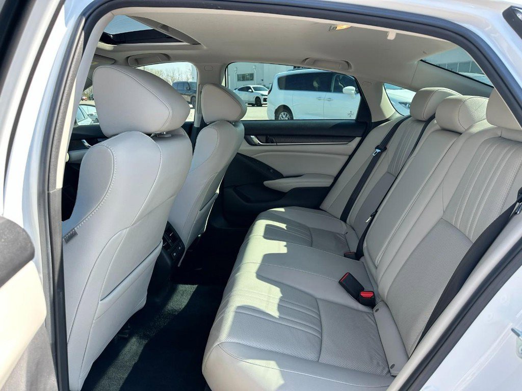 Used 2021 Honda Accord Touring image 10