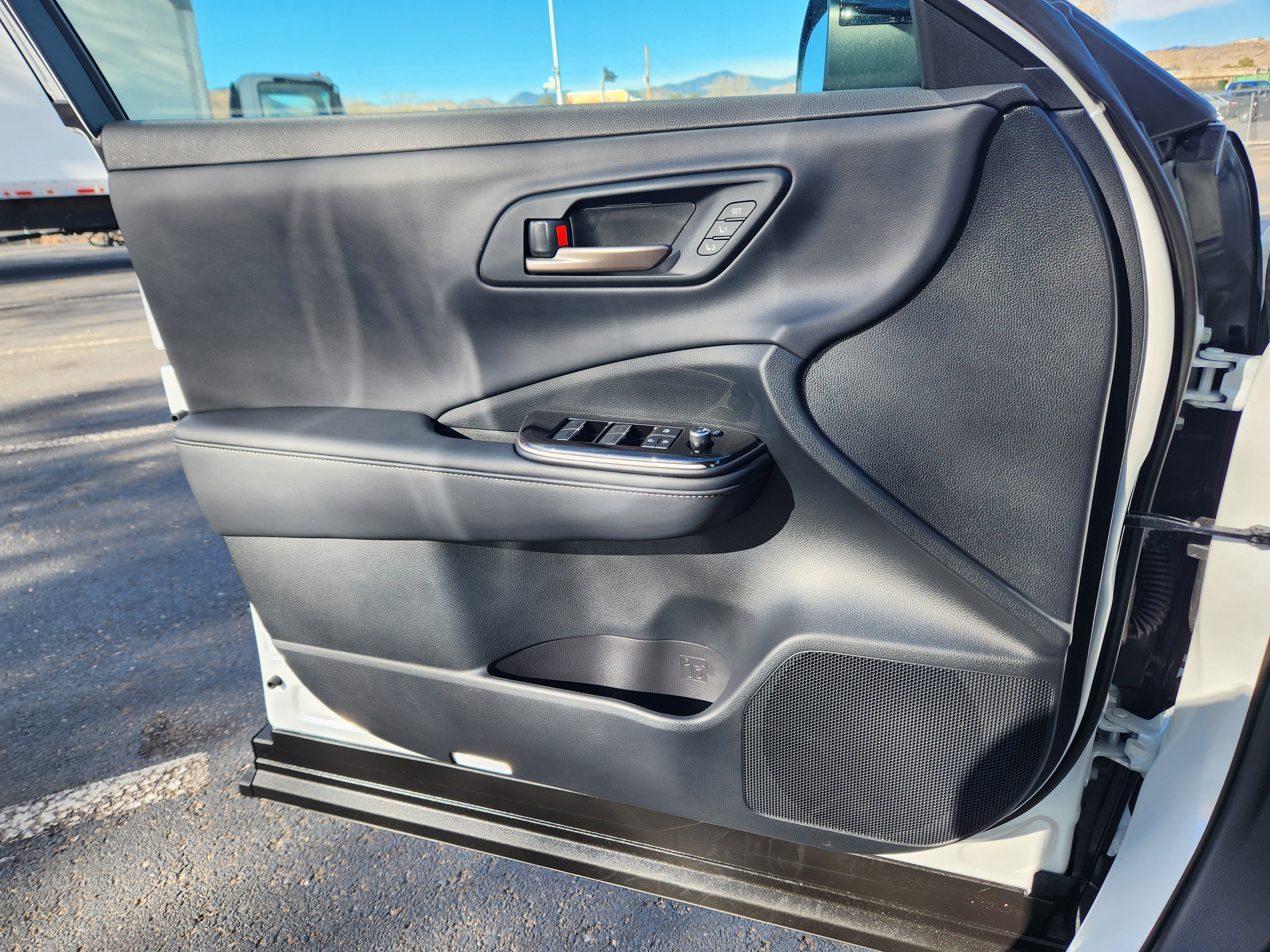 Used 2026 Toyota Crown Platinum image 12