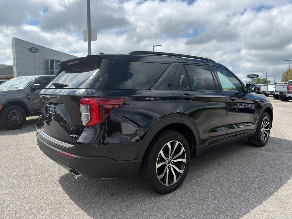 Certified 2022 Ford Explorer ST-Line AWD/4WD image 5