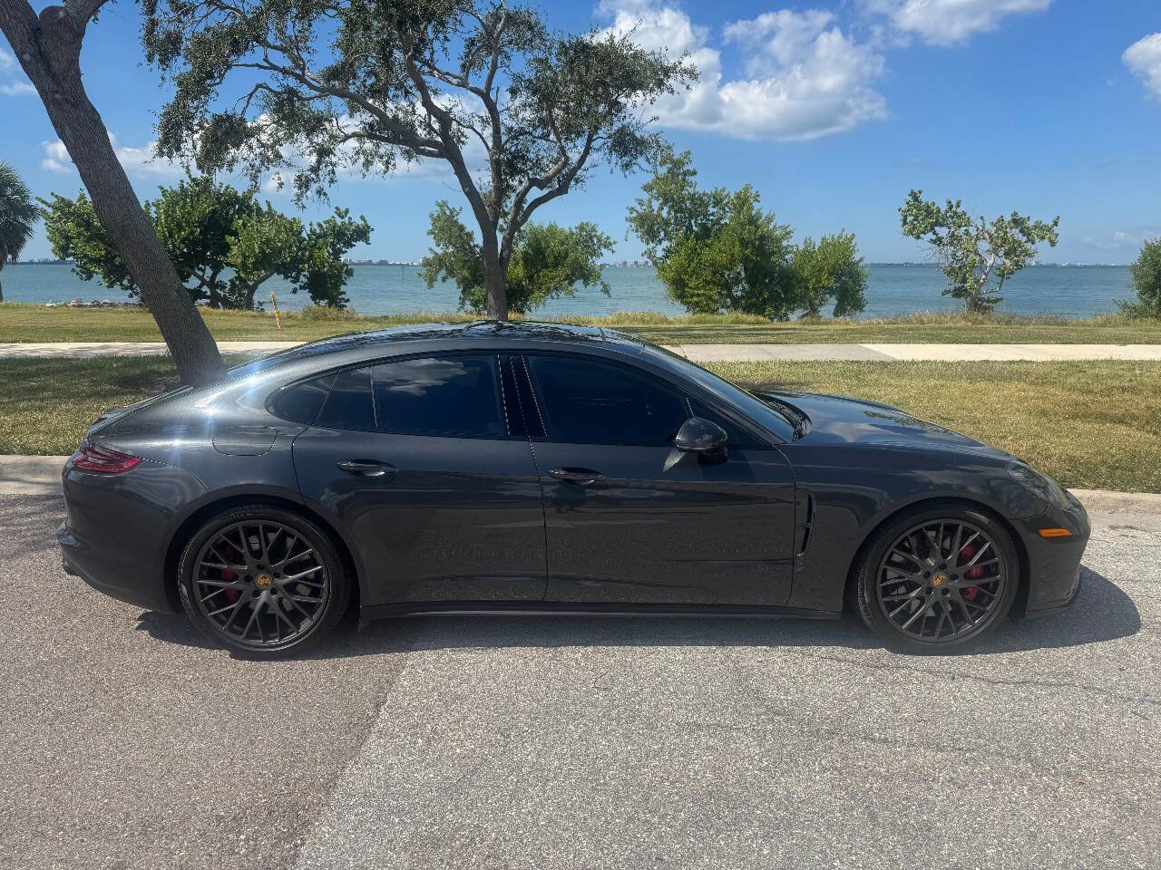 Used 2017 Porsche Panamera Turbo w/ Sport Package image 24