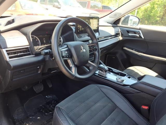 Used 2025 Mitsubishi Outlander SE FWD image 6