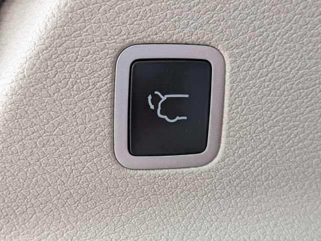 Used 2023 Chrysler Pacifica Touring-L FWD image 14