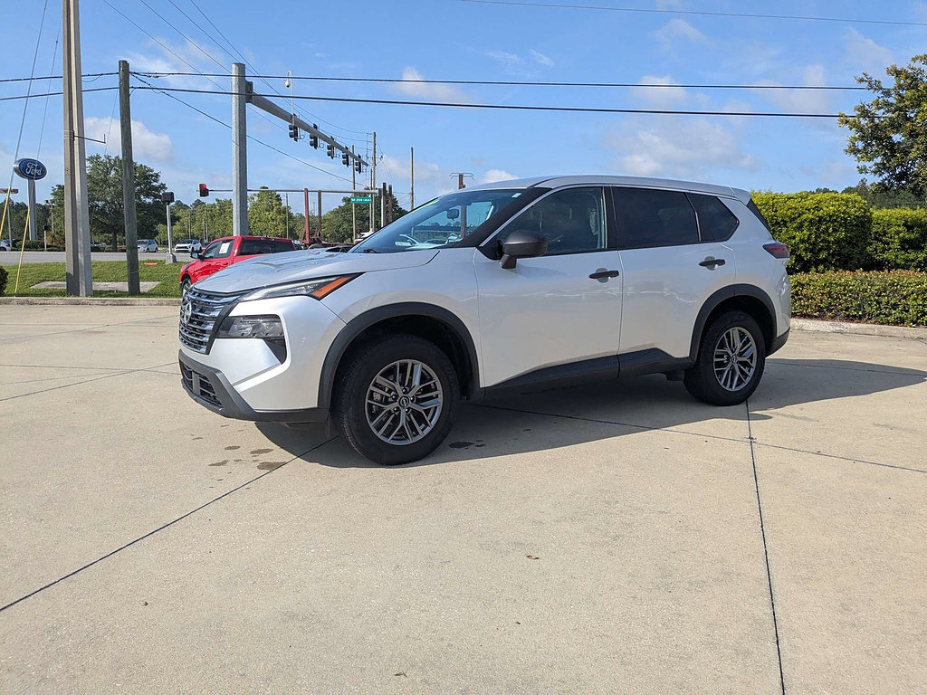 Used 2024 Nissan Rogue S AWD/4WD image 7