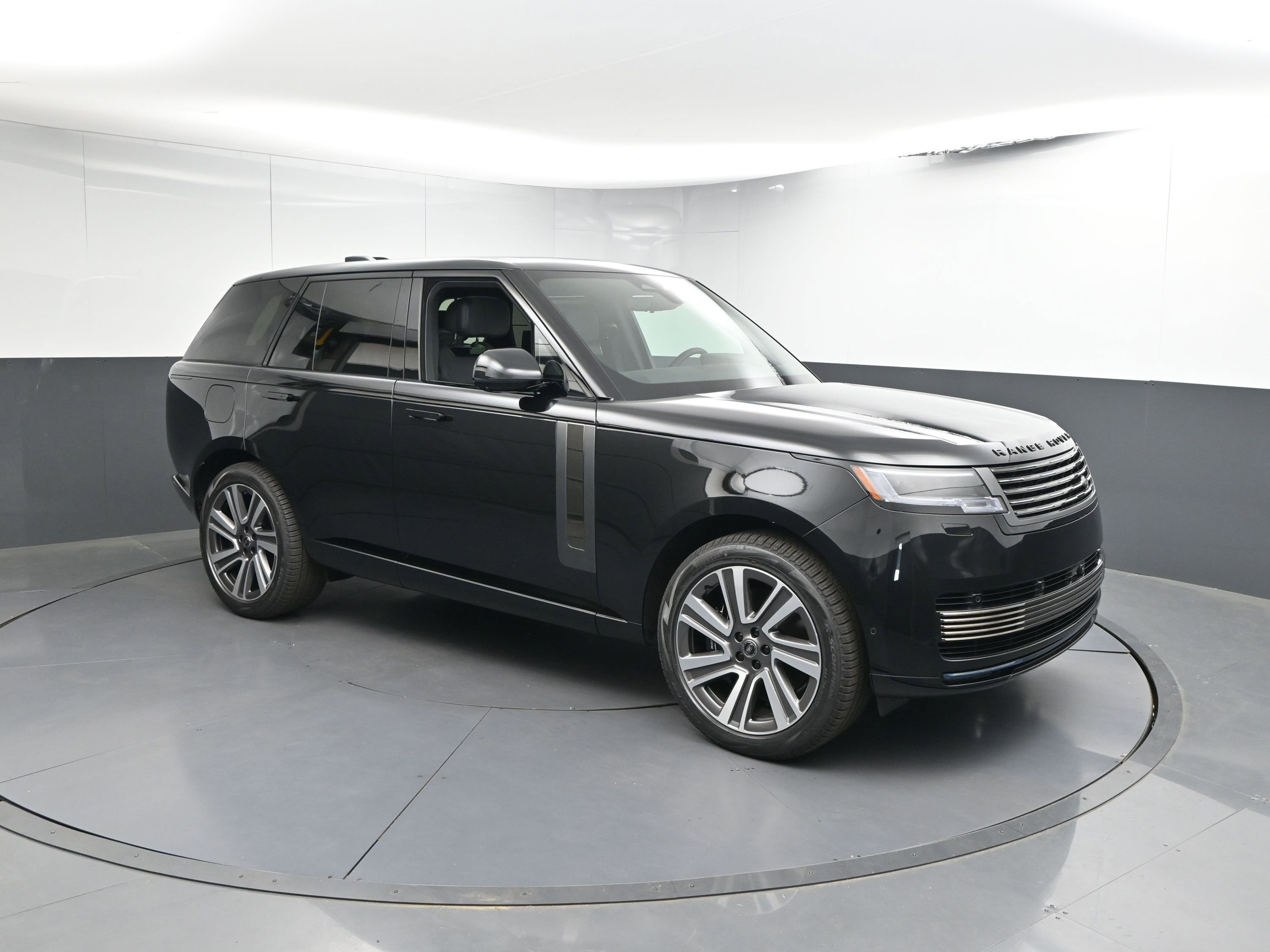 New 2025 Land Rover Range Rover SV image 26