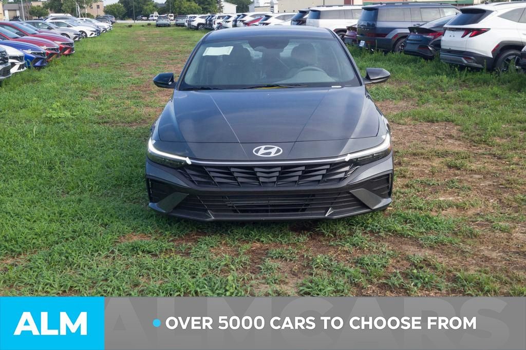 Certified 2025 Hyundai Elantra Sport FWD image 2