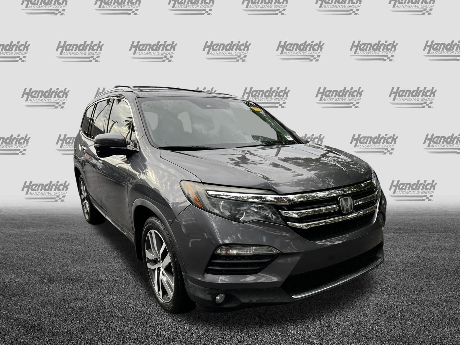 Used 2017 Honda Pilot Touring image 2