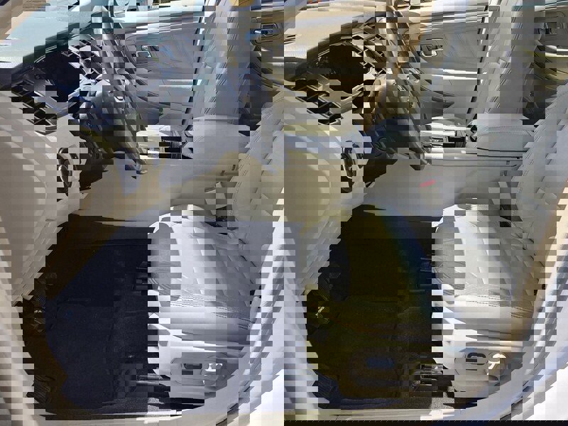 Used 2017 Ford Taurus SEL w/ Equipment Group 201A image 5